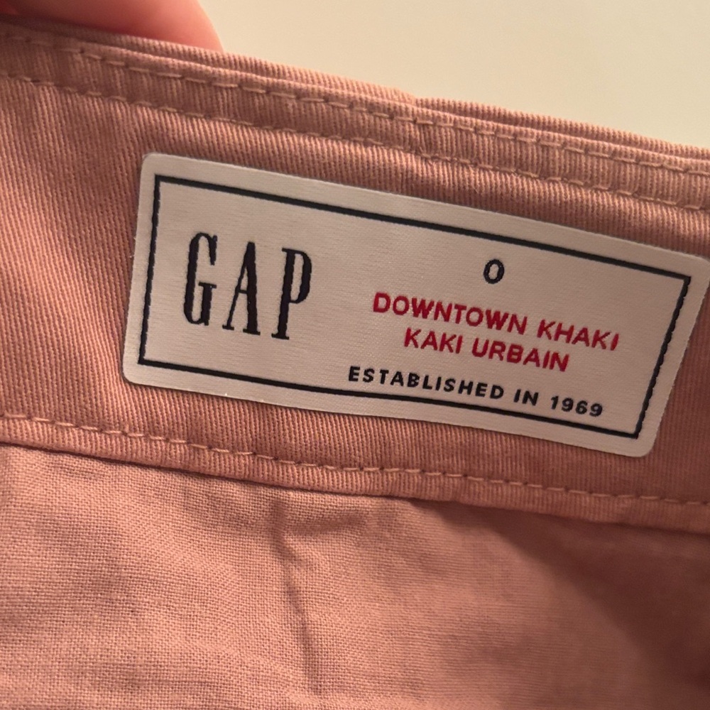 GAP Women’s mid-rise straight “Downtown Khaki” Chinos - Picture 2 of 3